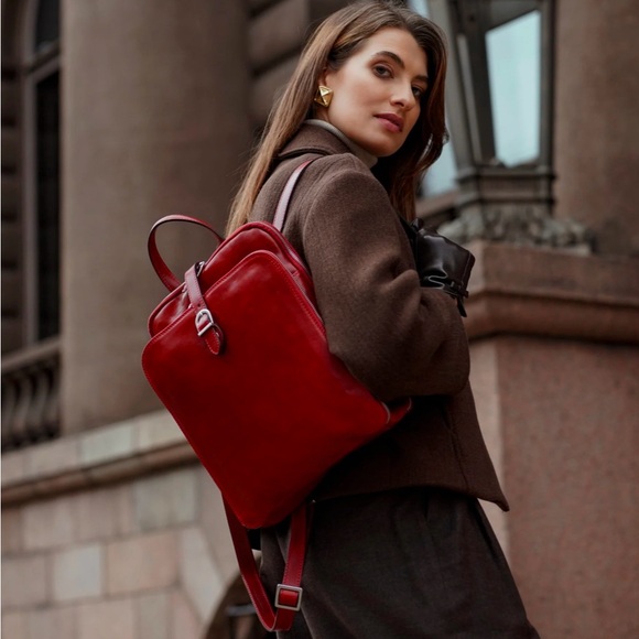 Time Resistance Womens Convertible Leather Backpack Shoulder Bag - Clarissa Red - Picture 10 of 16